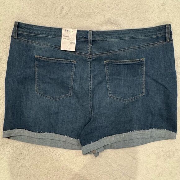 Womens Sz 30W Medium Wash Denim Shorts Folded Raw Hem Have Stretch New with Tags - Picture 9 of 11